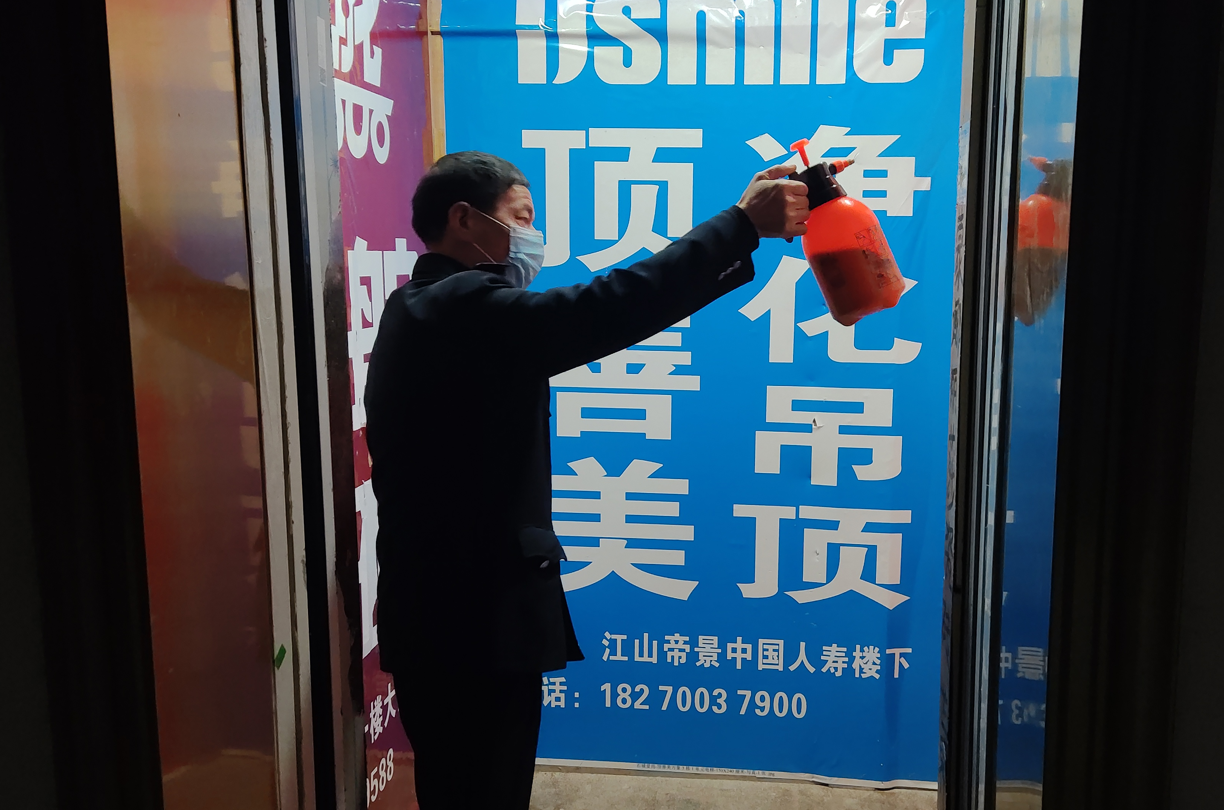 电梯消毒  温礼明拍于石城万象广场  13879771578.jpg