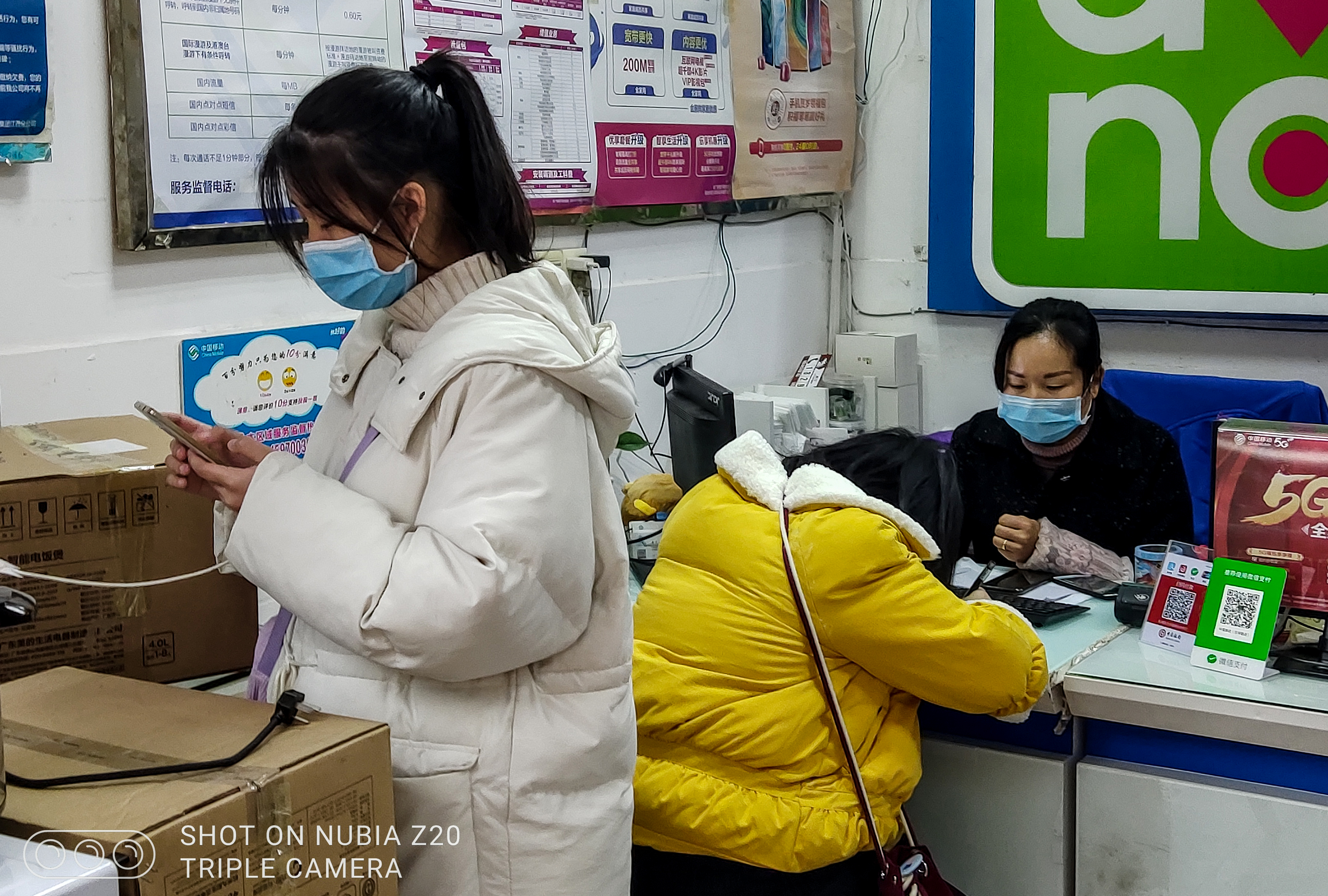 营业窗口重防控   温礼明拍于石城县城东华路  13879771578.jpg